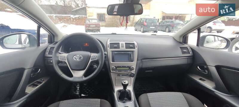 Седан Toyota Avensis 2011 в Львові
