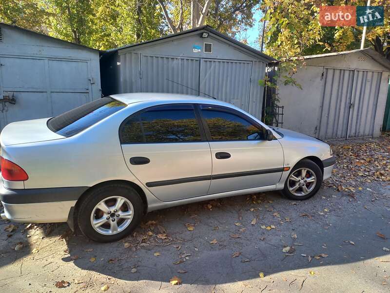 Седан Toyota Avensis 1998 в Одессе