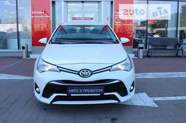 Седан Toyota Avensis 2016 в Киеве