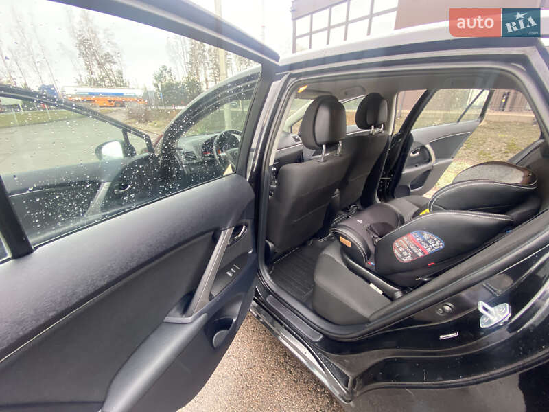 Універсал Toyota Avensis 2012 в Ковелі