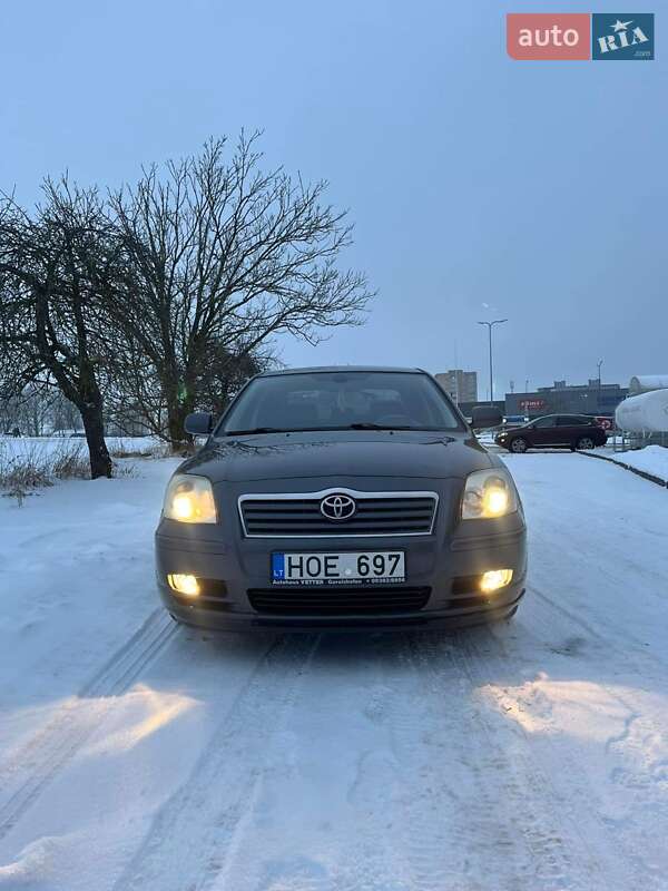 Седан Toyota Avensis 2005 в Києві