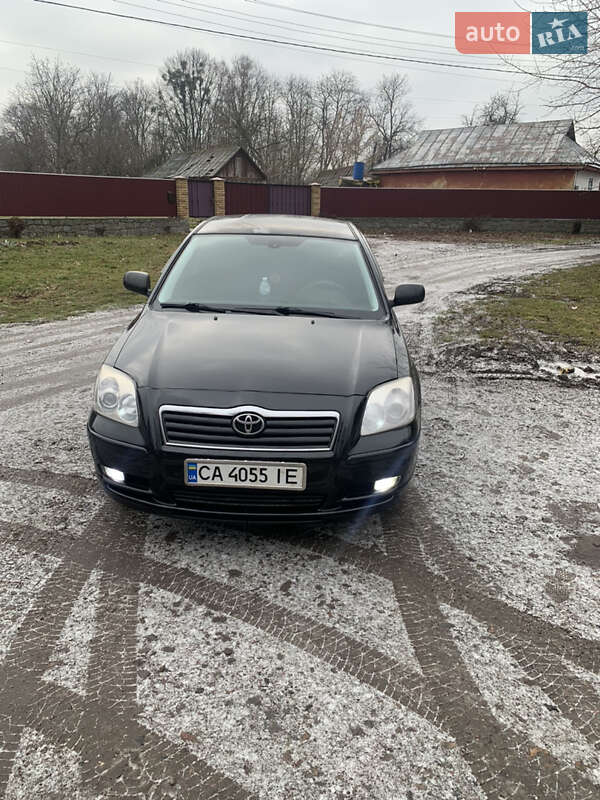 Седан Toyota Avensis 2005 в Умани