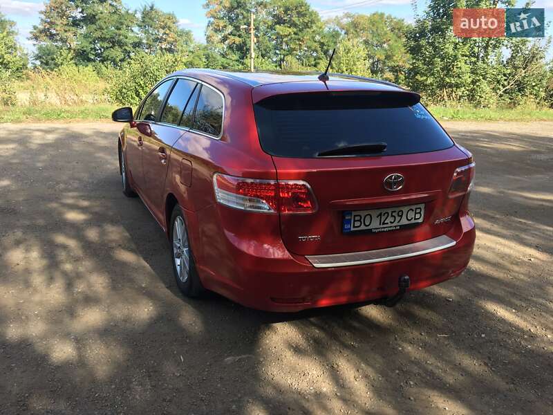 Универсал Toyota Avensis 2010 в Зборове