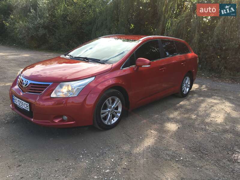 Универсал Toyota Avensis 2010 в Зборове