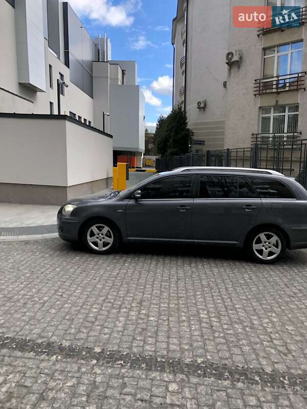 Універсал Toyota Avensis 2006 в Львові