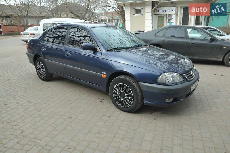Седан Toyota Avensis 2001 в Одессе