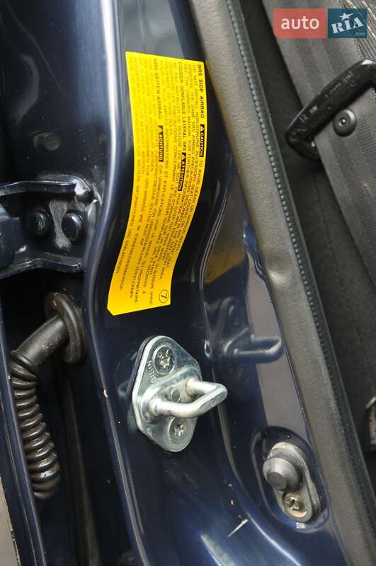 Седан Toyota Avensis 2001 в Одессе