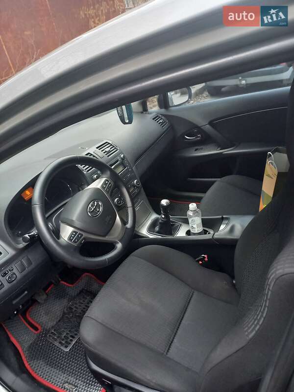 Седан Toyota Avensis 2010 в Вінниці