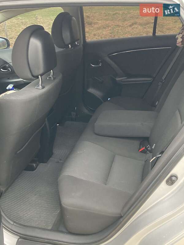 Универсал Toyota Avensis 2010 в Трускавце