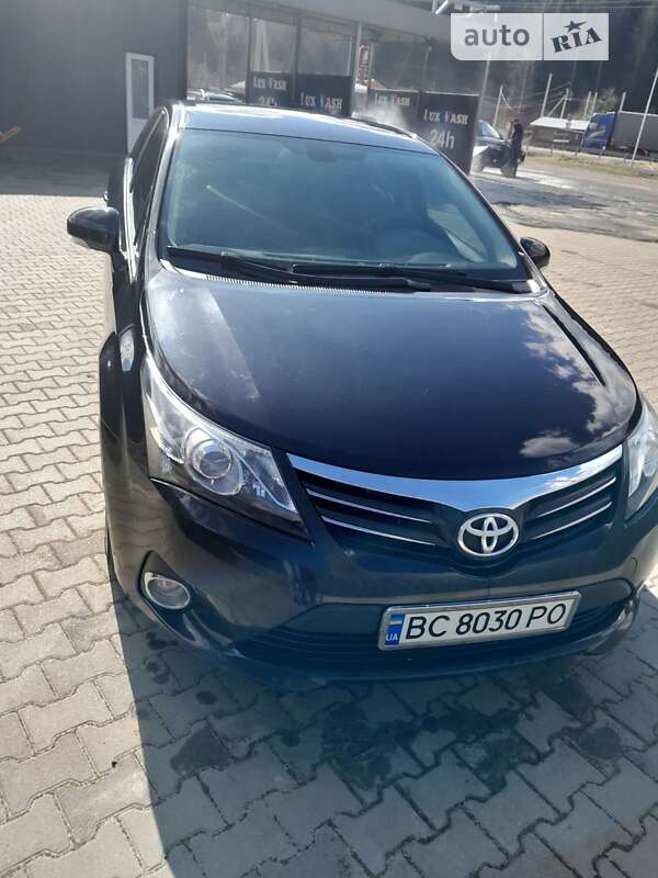 Седан Toyota Avensis 2013 в Дрогобыче