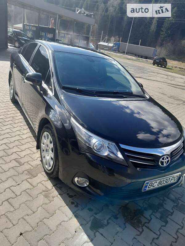 Седан Toyota Avensis 2013 в Дрогобыче
