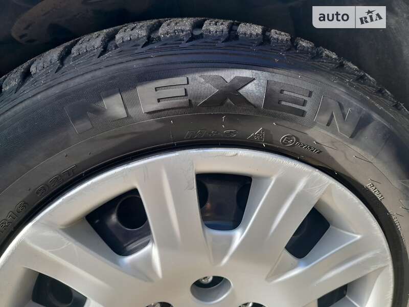 Седан Toyota Avensis 2013 в Дрогобыче