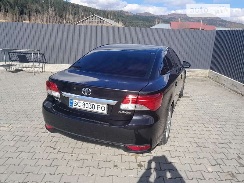 Седан Toyota Avensis 2013 в Дрогобыче