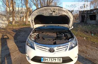 Toyota Avensis 2012