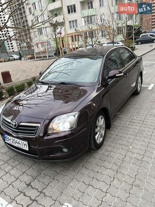 Седан Toyota Avensis 2007 в Южноукраинске