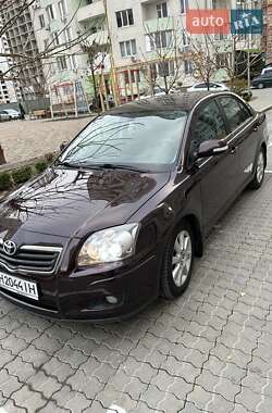 Седан Toyota Avensis 2007 в Южноукраинске