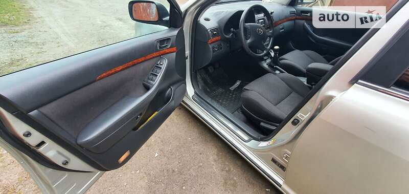 Toyota Avensis 2006