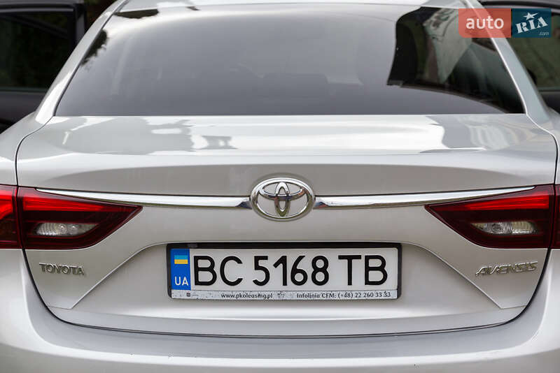 Седан Toyota Avensis 2015 в Дрогобыче
