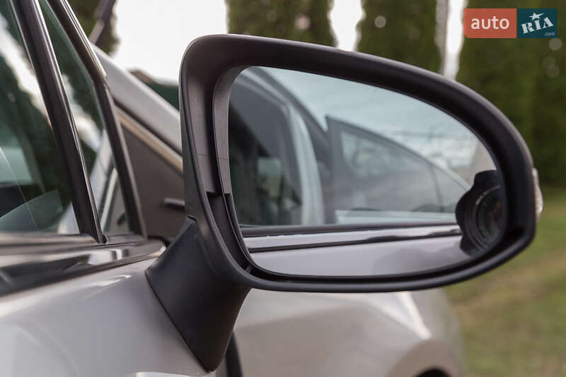 Седан Toyota Avensis 2015 в Дрогобыче