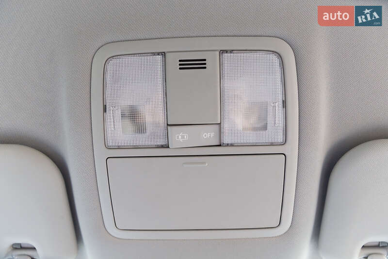 Седан Toyota Avensis 2015 в Дрогобыче