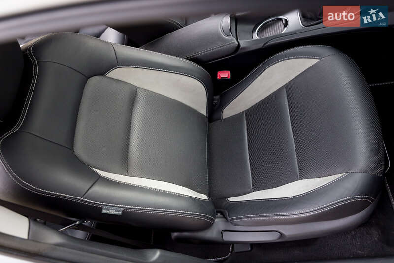 Седан Toyota Avensis 2015 в Дрогобыче