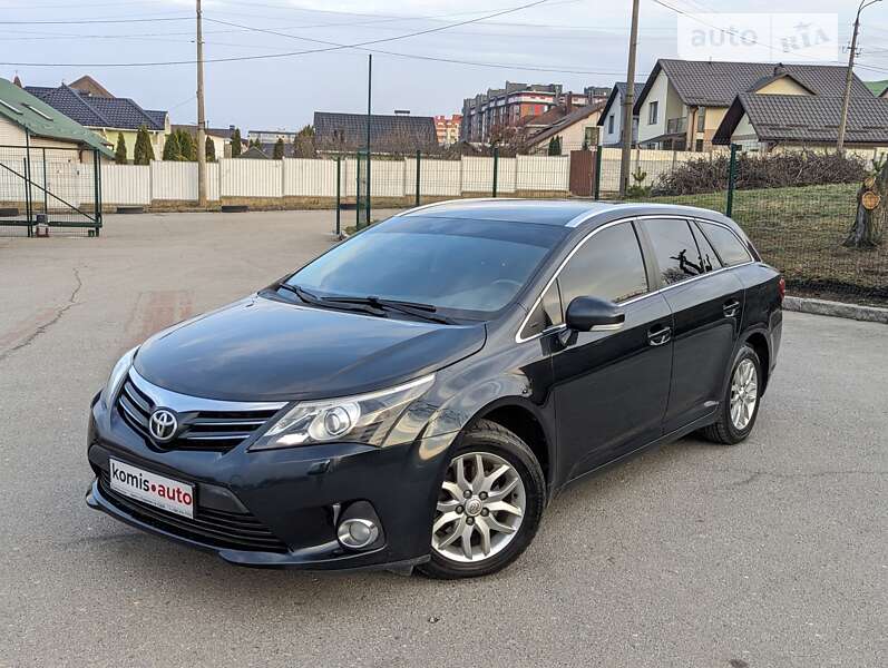 Універсал Toyota Avensis 2012 в Хмельницькому