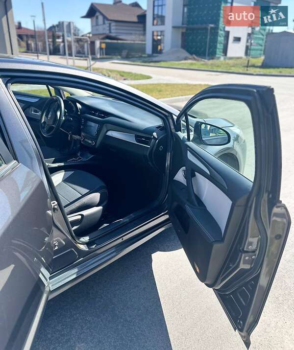 Седан Toyota Avensis 2016 в Днепре