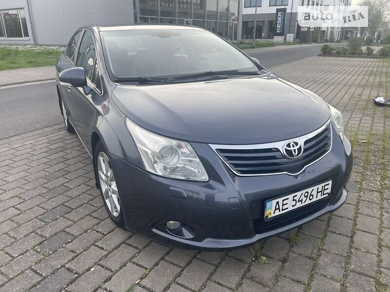 Седан Toyota Avensis 2008 в Павлограде