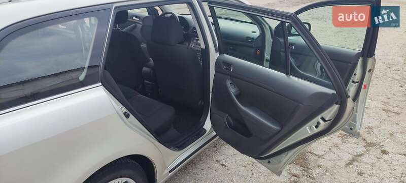 Універсал Toyota Avensis 2004 в Болграді