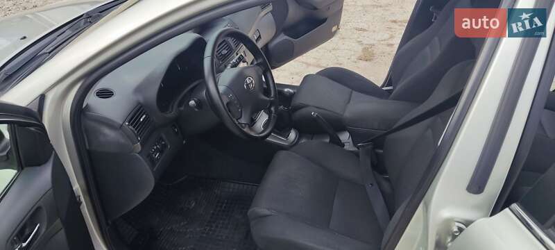 Універсал Toyota Avensis 2004 в Болграді