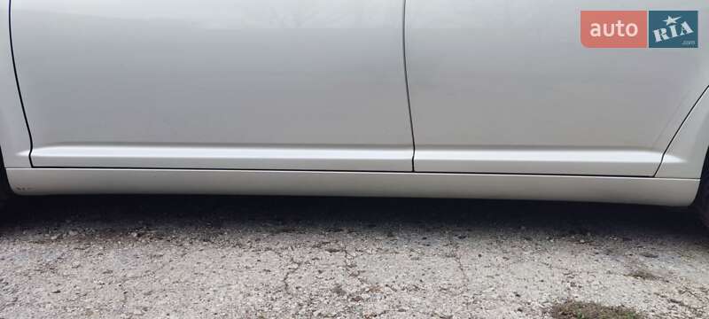 Універсал Toyota Avensis 2004 в Болграді