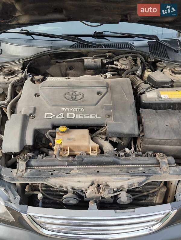 Універсал Toyota Avensis 1999 в Одесі
