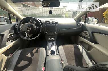 Седан Toyota Avensis 2009 в Гайсине