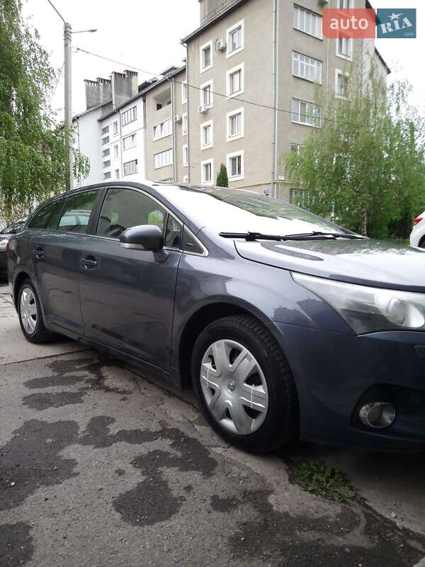 Универсал Toyota Avensis 2014 в Ивано-Франковске