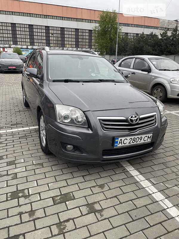 Універсал Toyota Avensis 2008 в Луцьку