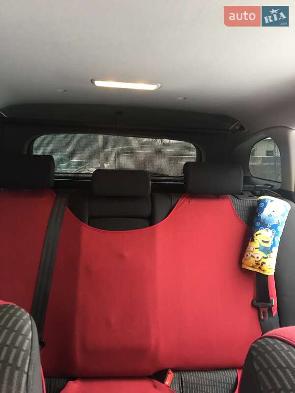 Универсал Toyota Avensis 2010 в Зборове