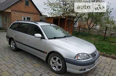 Універсал Toyota Avensis 2001 в Нововолинську