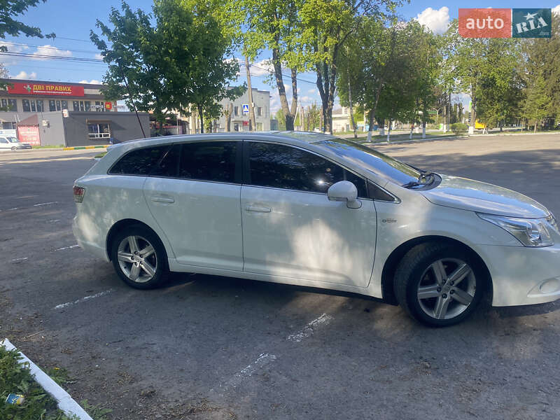 Универсал Toyota Avensis 2010 в Хмельницком