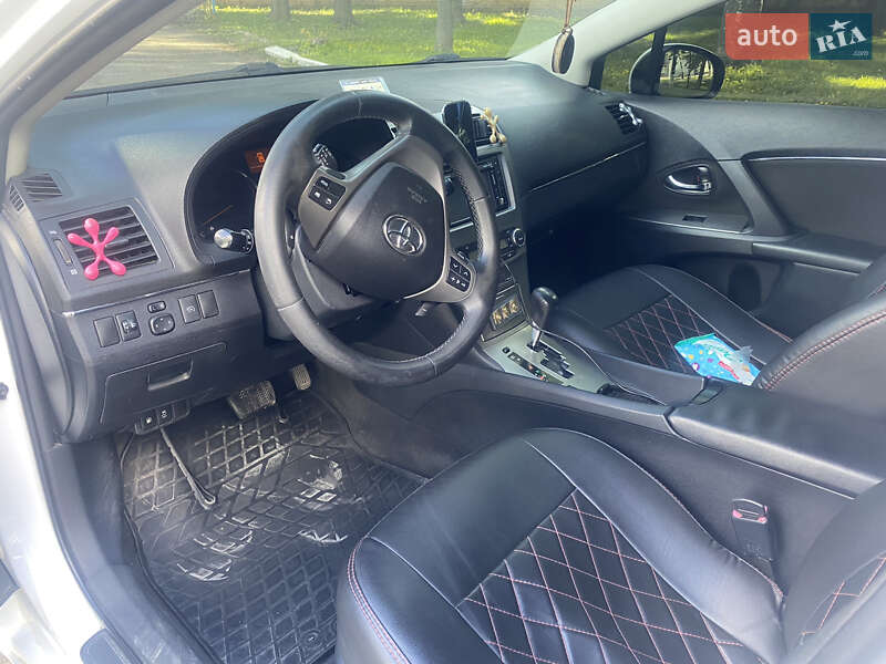 Универсал Toyota Avensis 2010 в Хмельницком