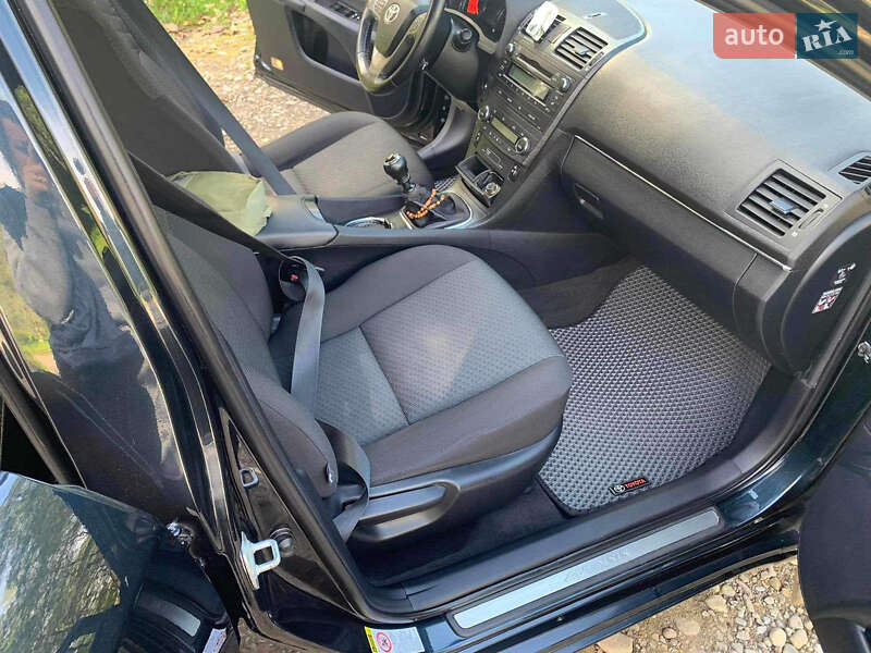 Універсал Toyota Avensis 2011 в Коломиї