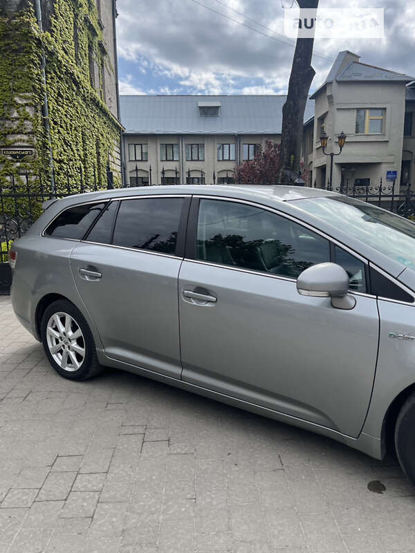 Универсал Toyota Avensis 2010 в Бродах