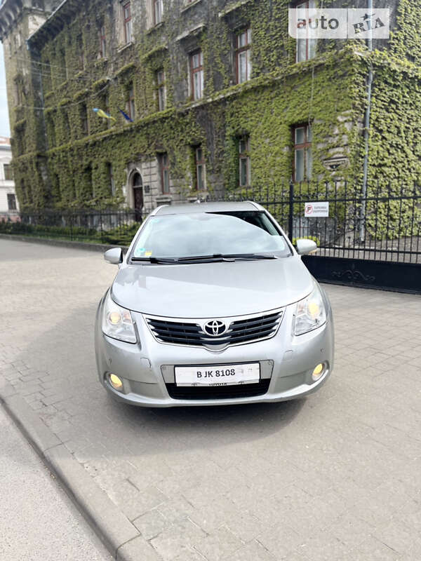 Универсал Toyota Avensis 2010 в Бродах
