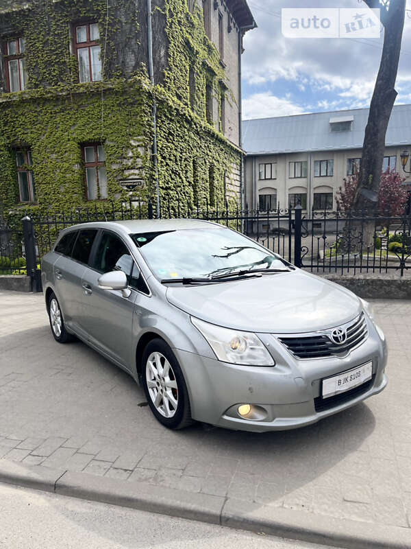 Универсал Toyota Avensis 2010 в Бродах