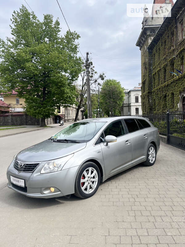 Универсал Toyota Avensis 2010 в Бродах