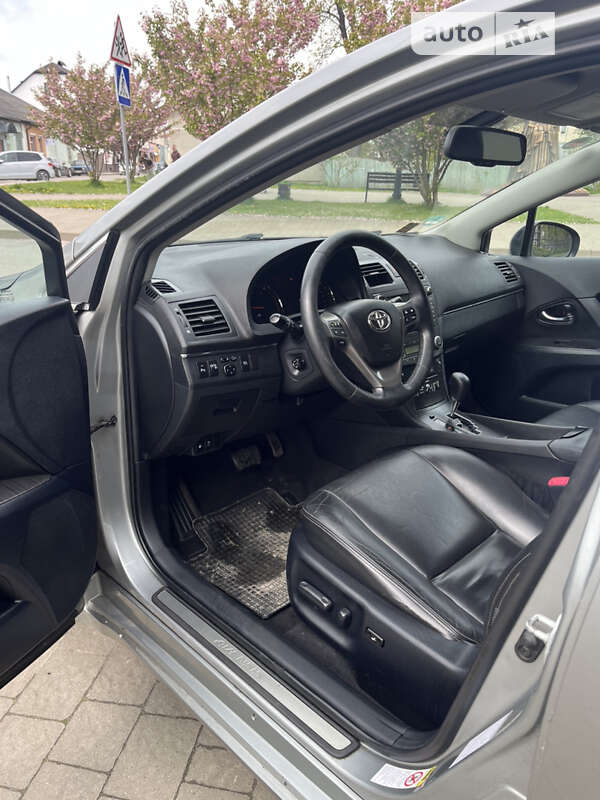 Универсал Toyota Avensis 2010 в Бродах