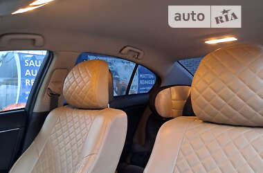 Седан Toyota Avensis 2010 в Львове