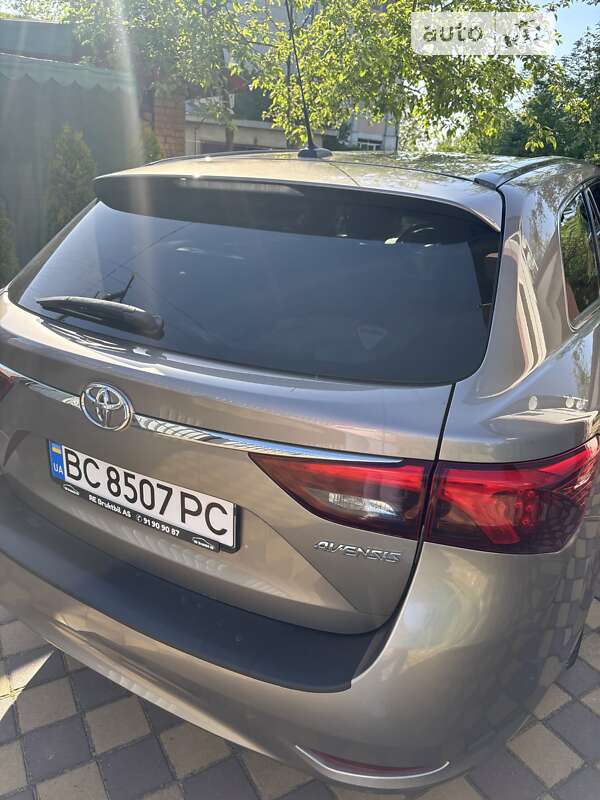 Універсал Toyota Avensis 2015 в Львові