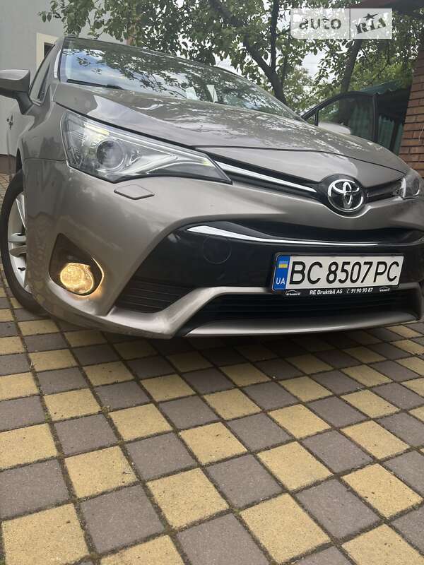 Універсал Toyota Avensis 2015 в Львові