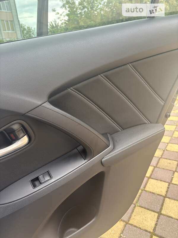 Універсал Toyota Avensis 2015 в Львові