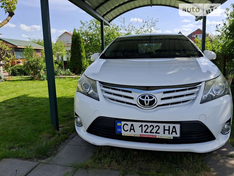 Седан Toyota Avensis 2012 в Черкасах